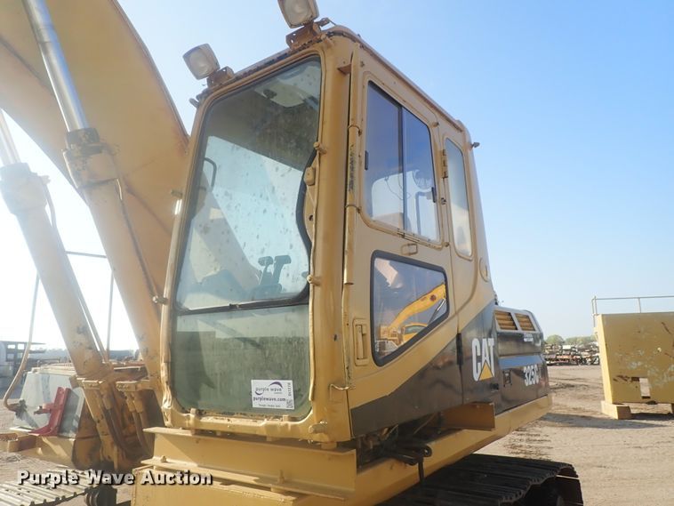image for item DI7270 1990 Caterpillar 325C L  excavator with material placer