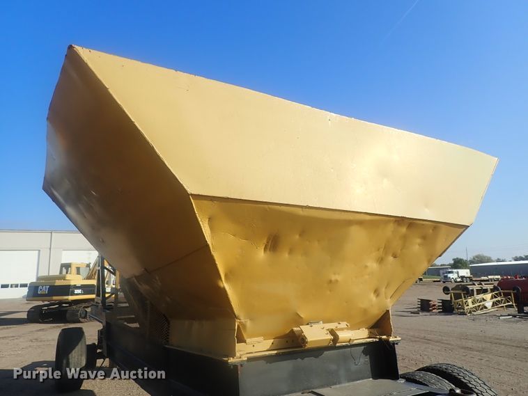 image for item DI7270 1990 Caterpillar 325C L  excavator with material placer