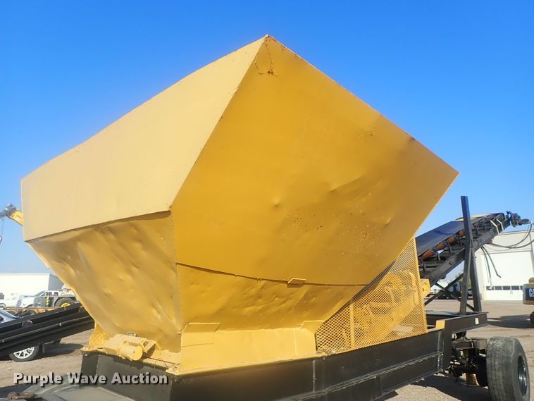 image for item DI7270 1990 Caterpillar 325C L  excavator with material placer