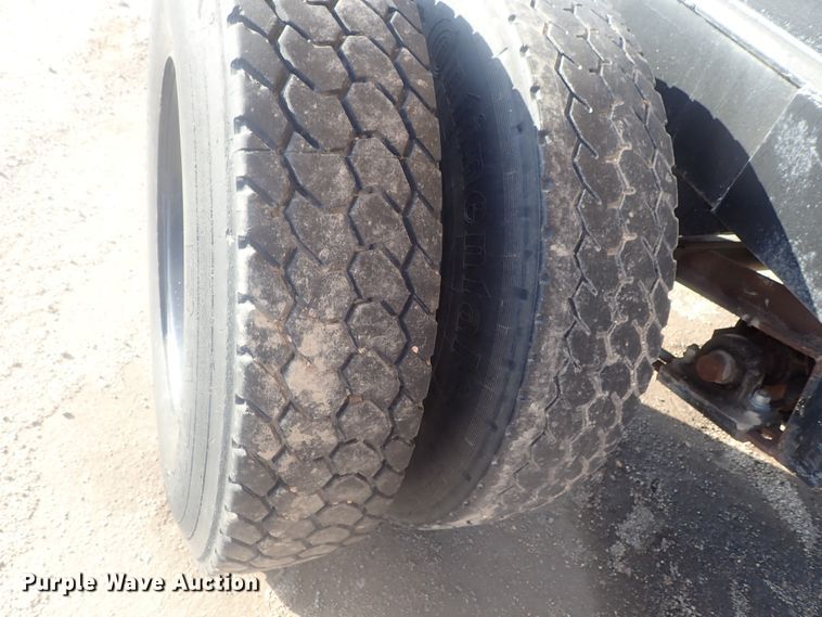 image for item DI7270 1990 Caterpillar 325C L  excavator with material placer