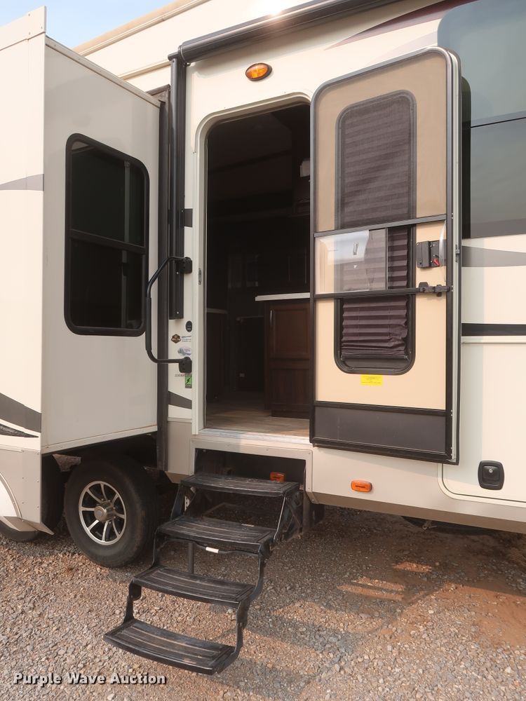 image for item DJ1749 2017 Forest River Palomino Columbus 320RS  camper