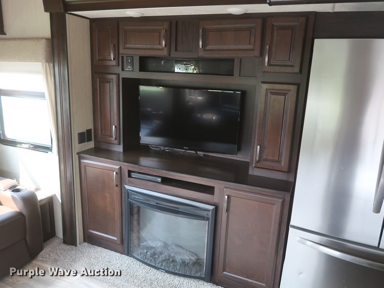 image for item DJ1749 2017 Forest River Palomino Columbus 320RS  camper