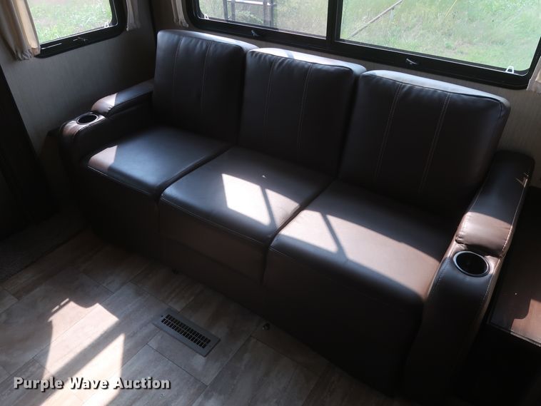 image for item DJ1749 2017 Forest River Palomino Columbus 320RS  camper