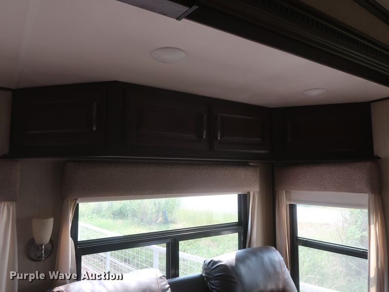 image for item DJ1749 2017 Forest River Palomino Columbus 320RS  camper