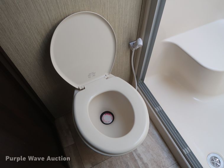 image for item DJ1749 2017 Forest River Palomino Columbus 320RS  camper