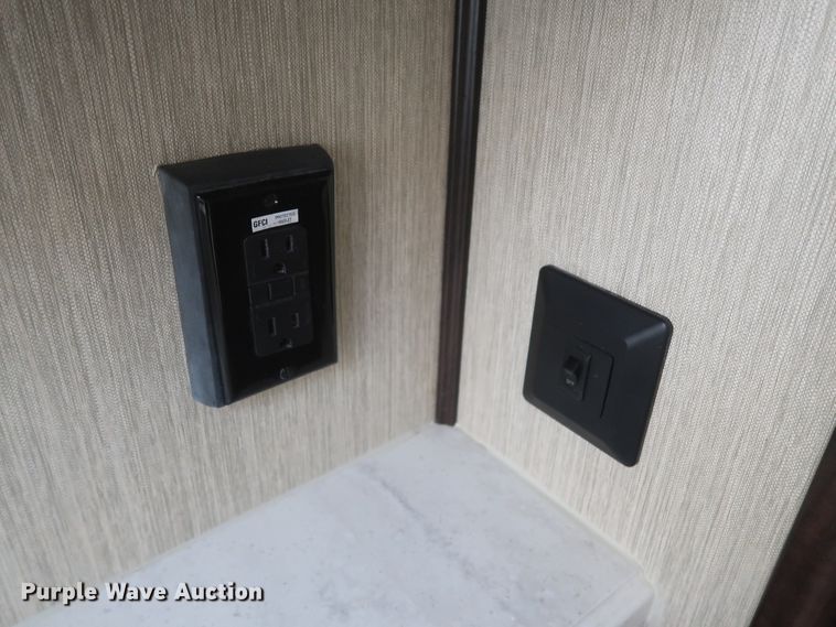 image for item DJ1749 2017 Forest River Palomino Columbus 320RS  camper