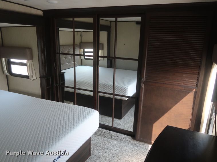 image for item DJ1749 2017 Forest River Palomino Columbus 320RS  camper