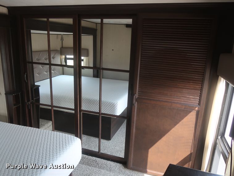 image for item DJ1749 2017 Forest River Palomino Columbus 320RS  camper