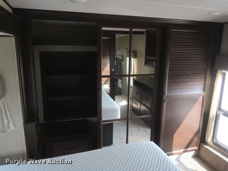 image for item DJ1749 2017 Forest River Palomino Columbus 320RS  camper