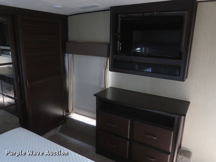 image for item DJ1749 2017 Forest River Palomino Columbus 320RS  camper