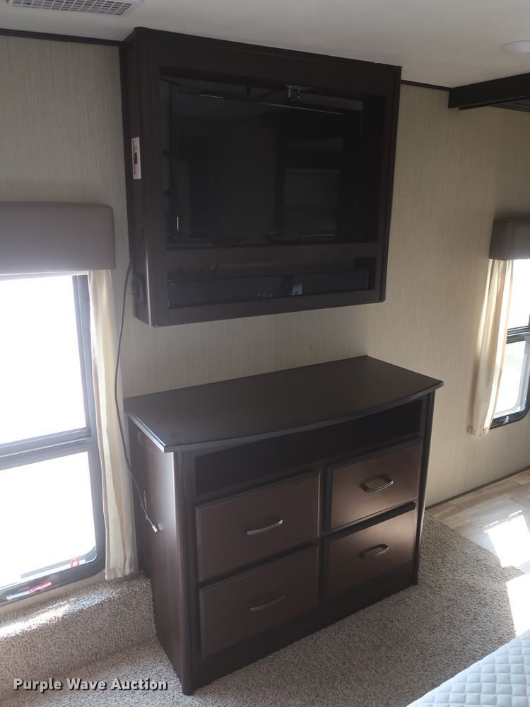 image for item DJ1749 2017 Forest River Palomino Columbus 320RS  camper