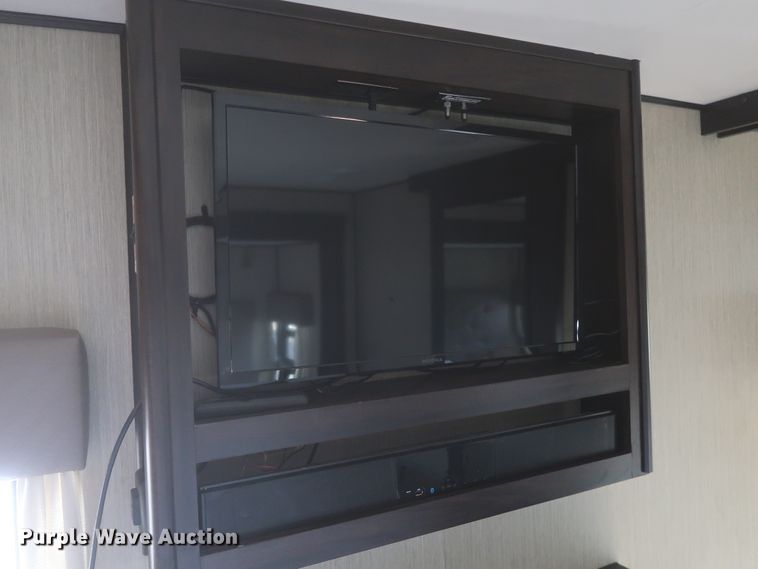 image for item DJ1749 2017 Forest River Palomino Columbus 320RS  camper