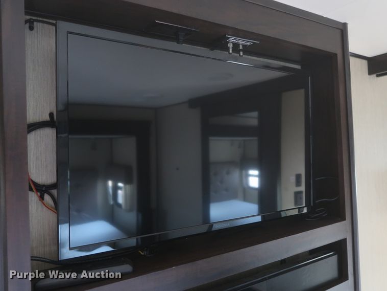 image for item DJ1749 2017 Forest River Palomino Columbus 320RS  camper