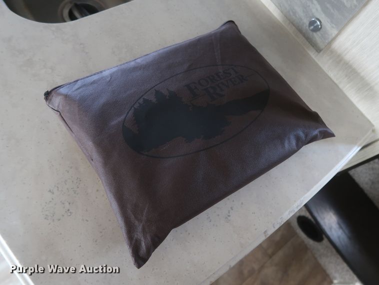 image for item DJ1749 2017 Forest River Palomino Columbus 320RS  camper