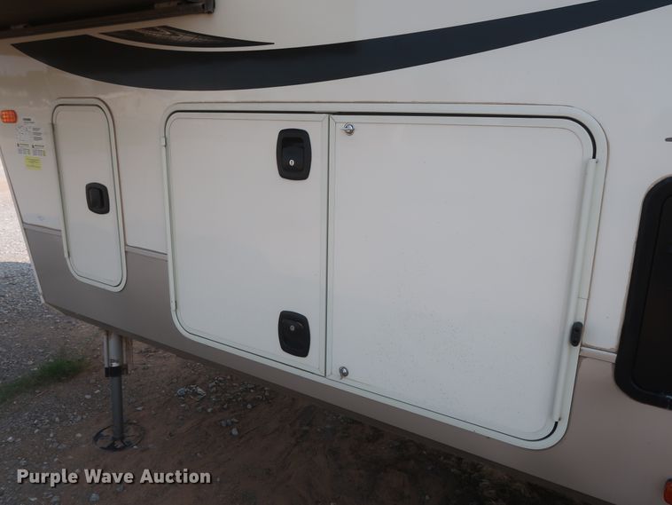 image for item DJ1749 2017 Forest River Palomino Columbus 320RS  camper