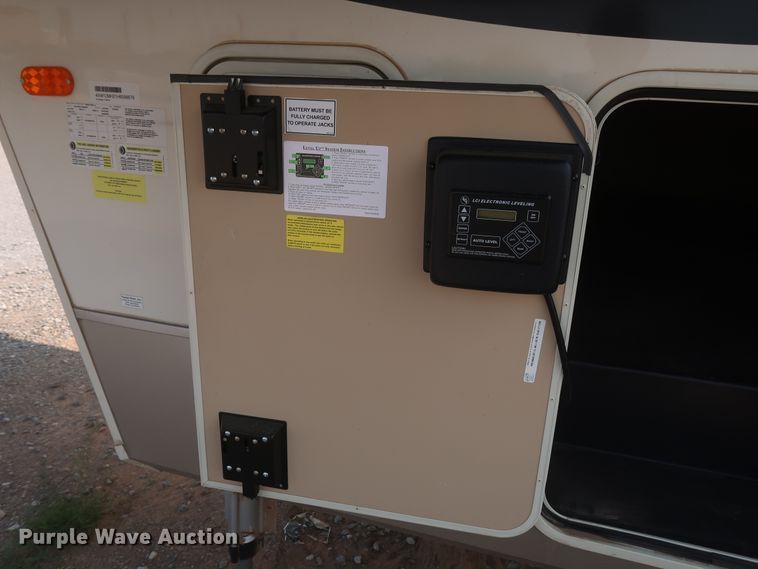 image for item DJ1749 2017 Forest River Palomino Columbus 320RS  camper