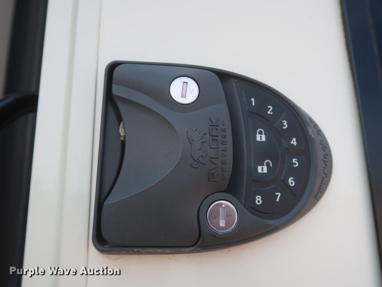 image for item DJ1749 2017 Forest River Palomino Columbus 320RS  camper