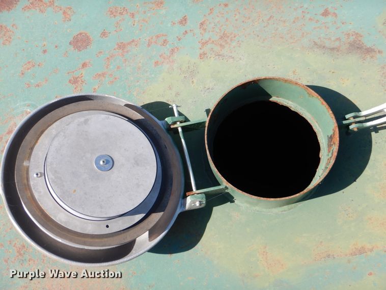 image for item DJ1772 2007 Troxell 500BBL frac tank trailer