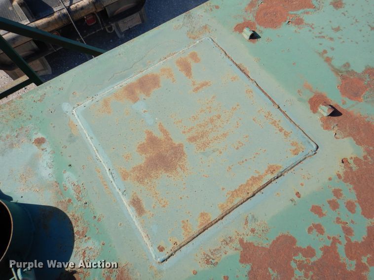 image for item DJ1779 2007 Troxell 500BBL frac tank trailer