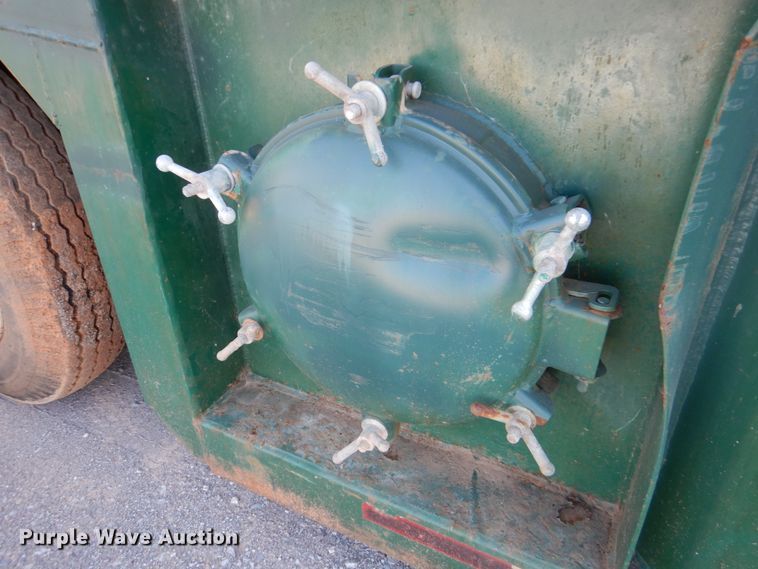 image for item DJ1779 2007 Troxell 500BBL frac tank trailer