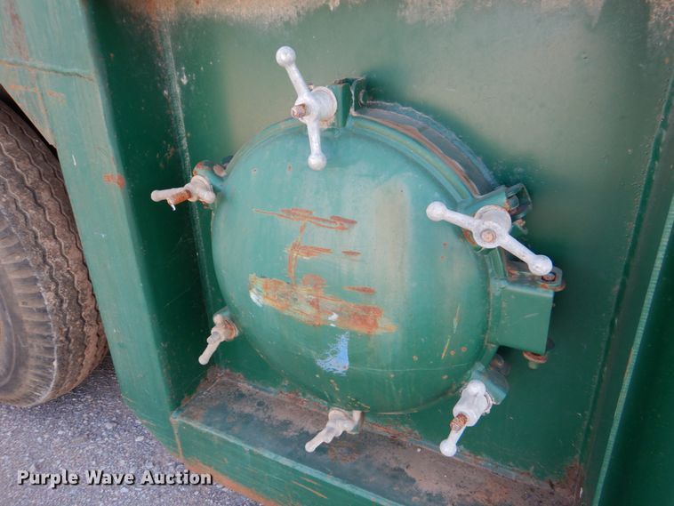 image for item DJ1780 2007 Troxell 500BBL frac tank trailer