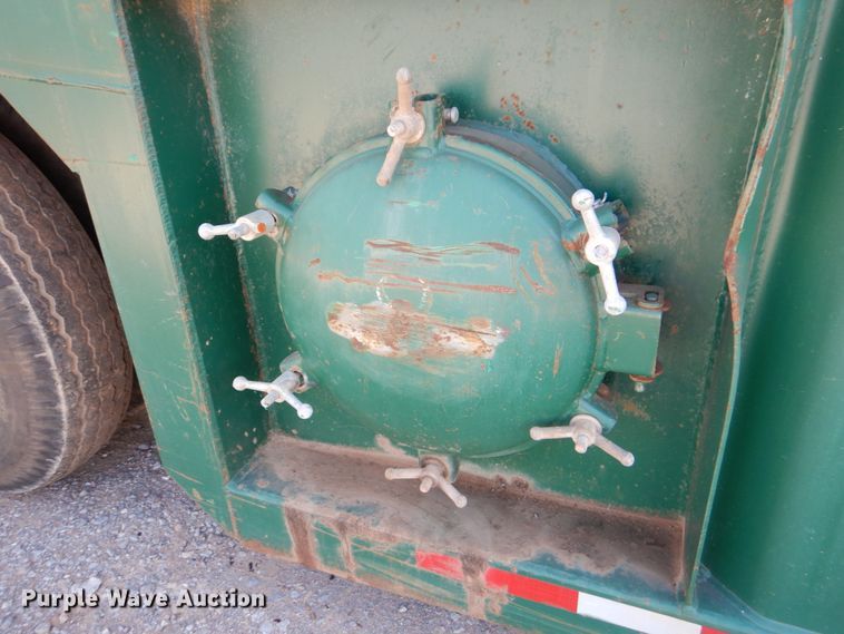image for item DJ1784 2007 Troxell 500BBL frac tank trailer