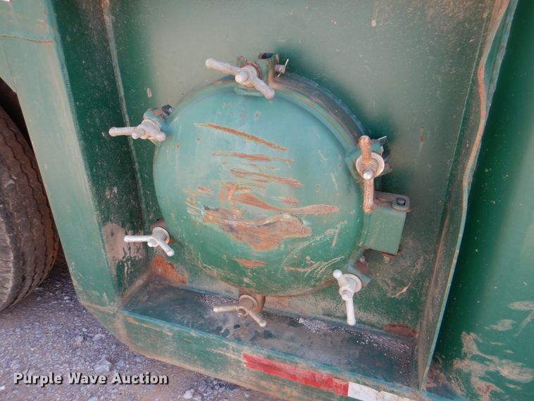 image for item DJ1786 2007 Troxell 500BBL frac tank trailer