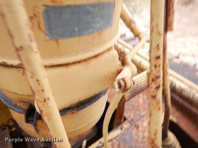 image for item DJ6611 1948 Caterpillar D6  dozer