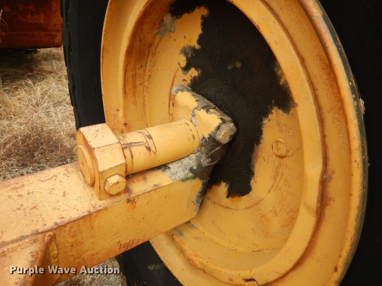 image for item DJ6628 Caterpillar 90  scraper