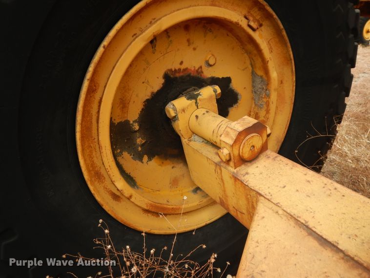 image for item DJ6628 Caterpillar 90  scraper