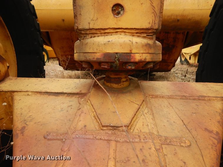 image for item DJ6628 Caterpillar 90  scraper