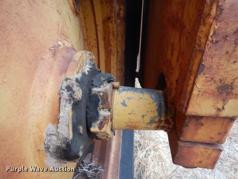 image for item DJ6628 Caterpillar 90  scraper