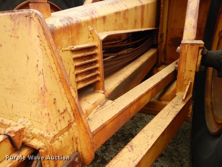 image for item DJ6628 Caterpillar 90  scraper