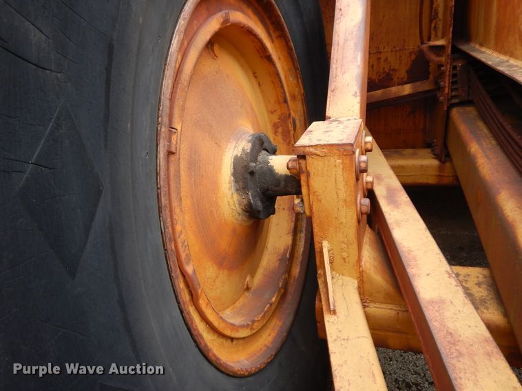 image for item DJ6628 Caterpillar 90  scraper