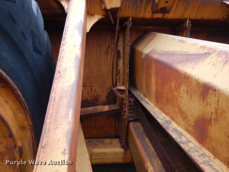 image for item DJ6628 Caterpillar 90  scraper