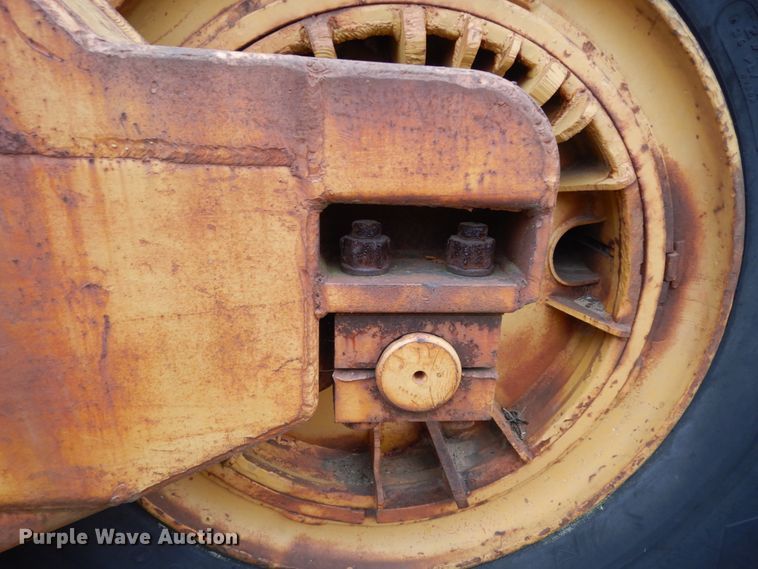 image for item DJ6628 Caterpillar 90  scraper