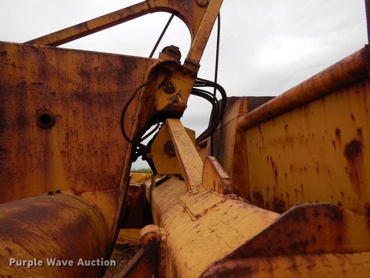 image for item DJ6628 Caterpillar 90  scraper