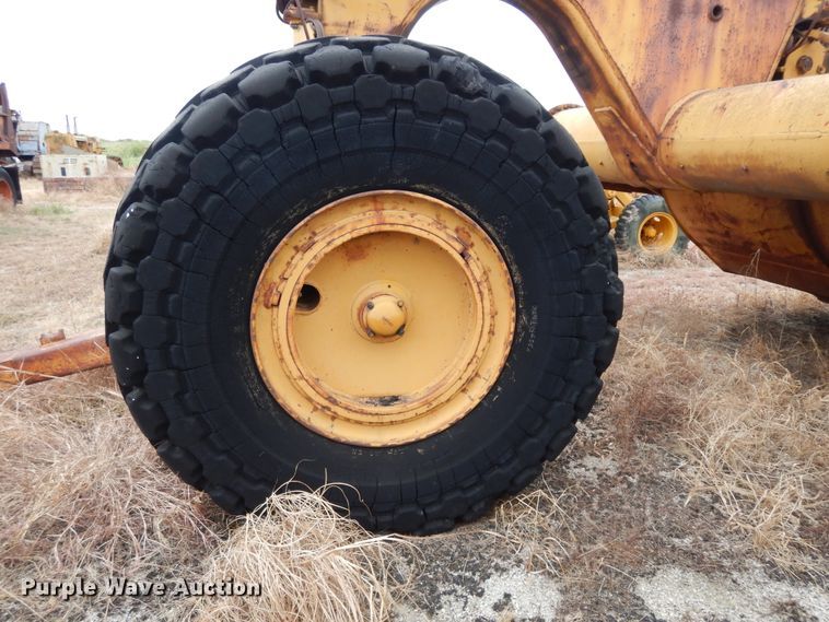 image for item DJ6628 Caterpillar 90  scraper