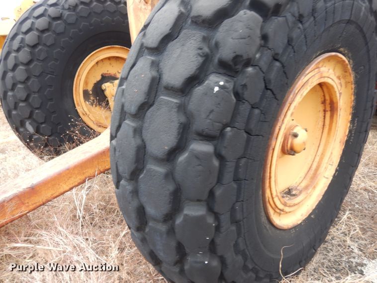 image for item DJ6628 Caterpillar 90  scraper