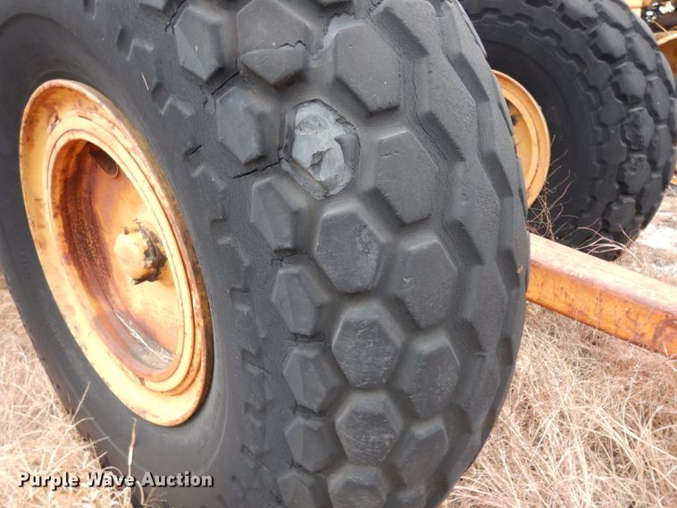 image for item DJ6628 Caterpillar 90  scraper