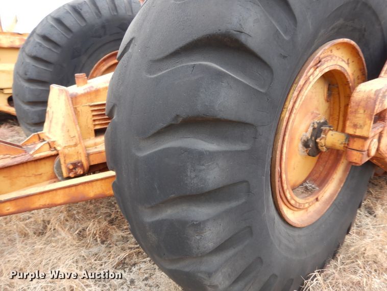 image for item DJ6628 Caterpillar 90  scraper