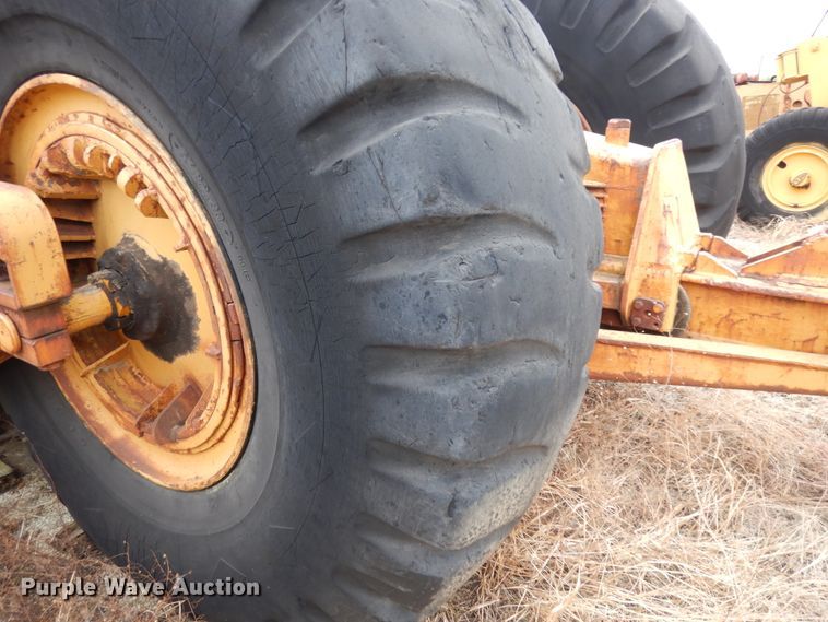 image for item DJ6628 Caterpillar 90  scraper