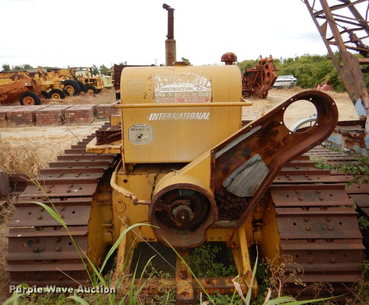 image for item DJ6641 1951 International Harvester TD18A  crawler tractor