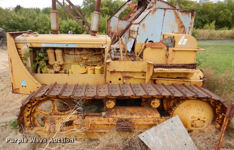 image for item DJ6641 1951 International Harvester TD18A  crawler tractor