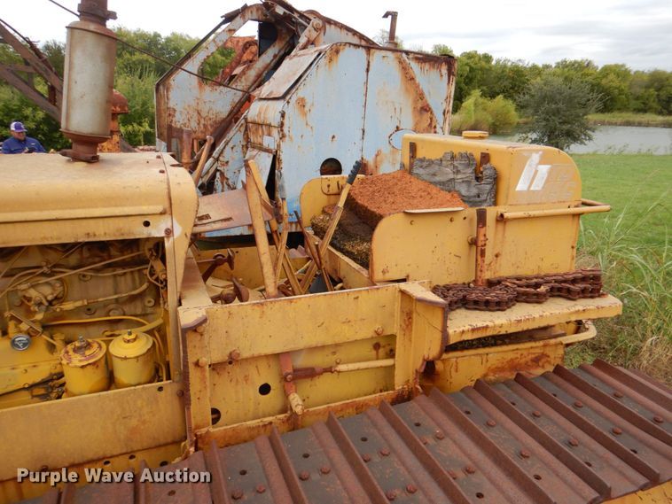 image for item DJ6641 1951 International Harvester TD18A  crawler tractor