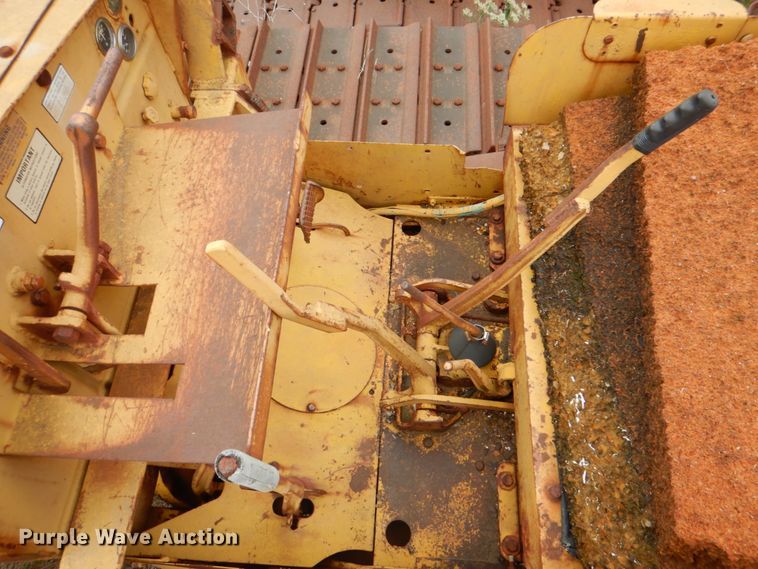 image for item DJ6641 1951 International Harvester TD18A  crawler tractor