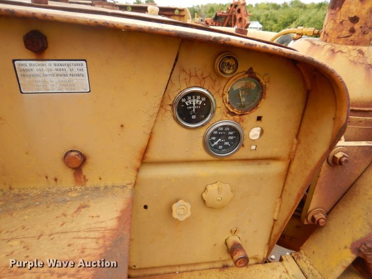 image for item DJ6641 1951 International Harvester TD18A  crawler tractor