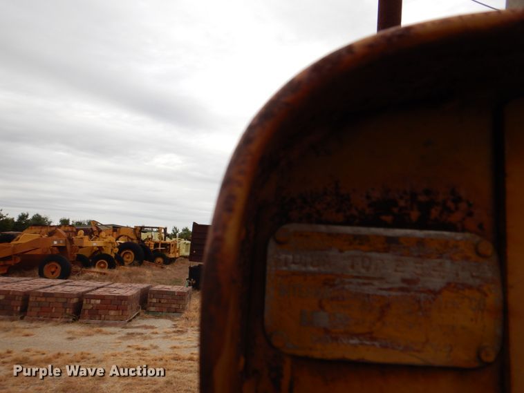 image for item DJ6641 1951 International Harvester TD18A  crawler tractor