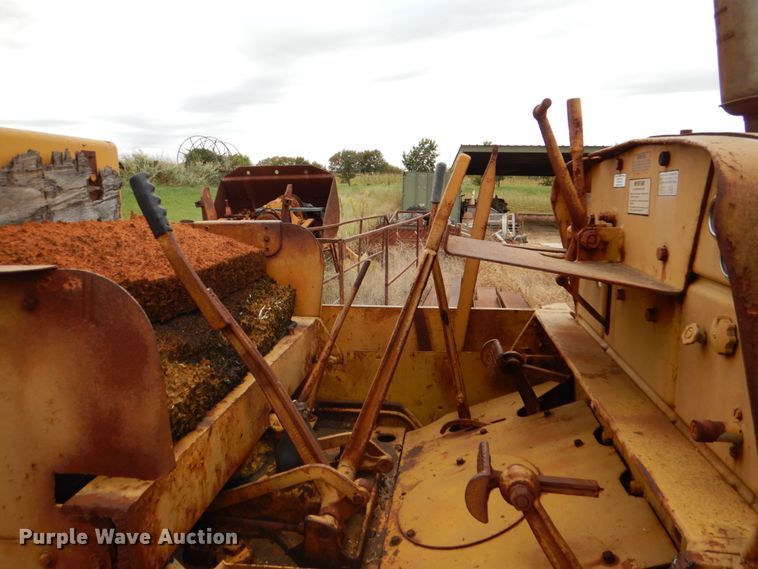 image for item DJ6641 1951 International Harvester TD18A  crawler tractor