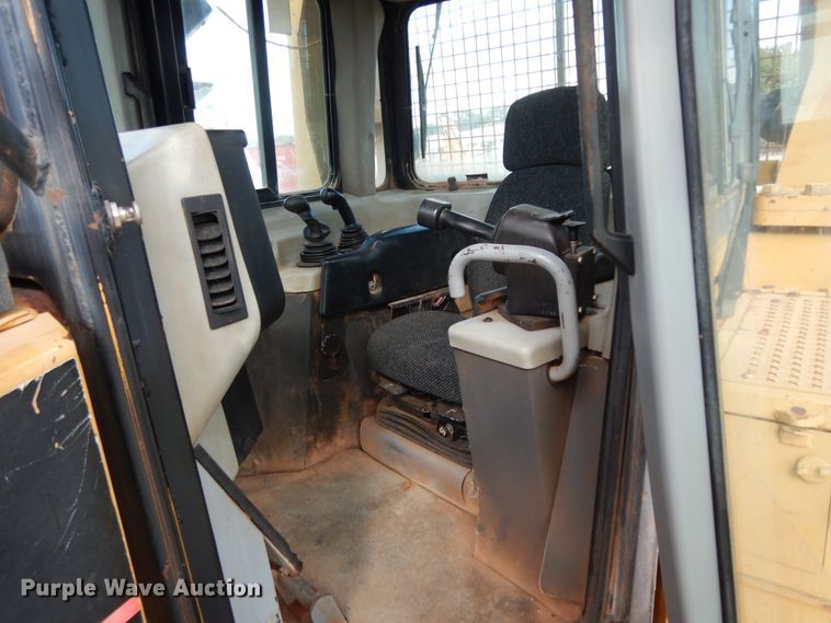 image for item DJ6657 2006 Caterpillar D6R XL  dozer